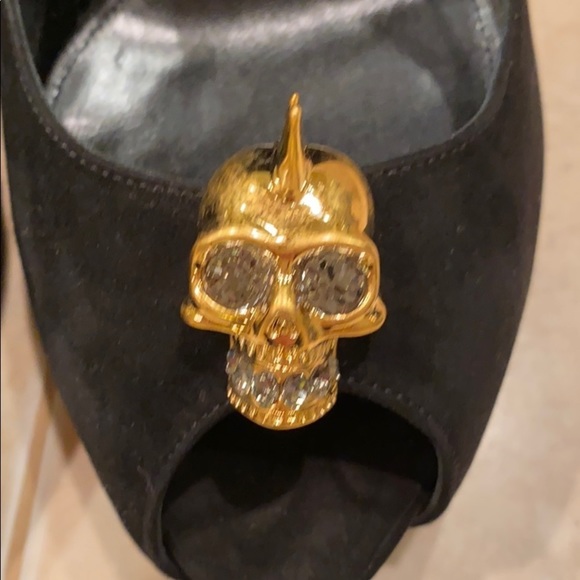 Alexander McQueen Black Velour Peep Toe Pumps 41 NIB Gold Skull Hardware - Picture 7 of 10